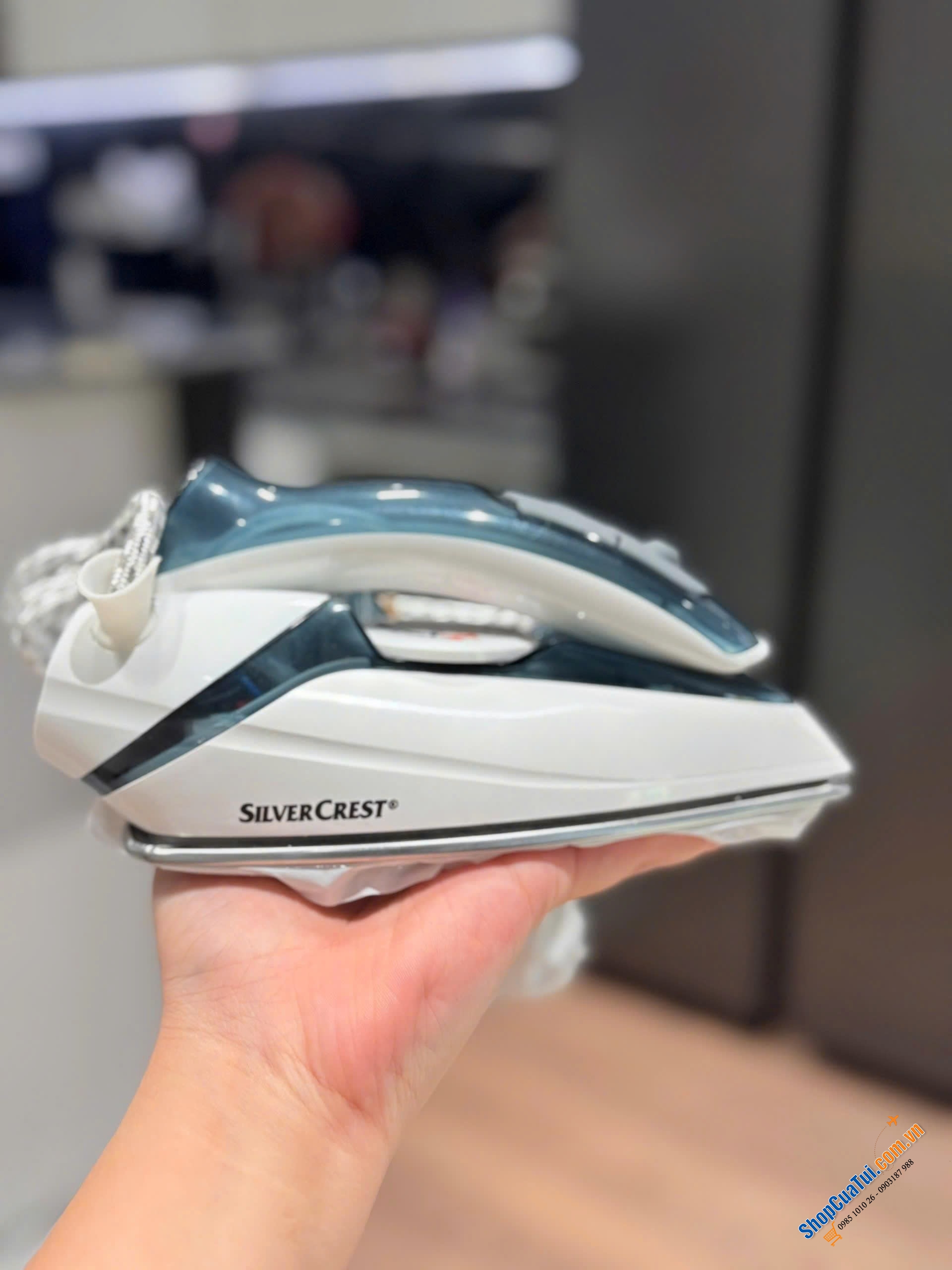 Bàn là hơi nước mini Silvercrest SDBRK 1000 A1.