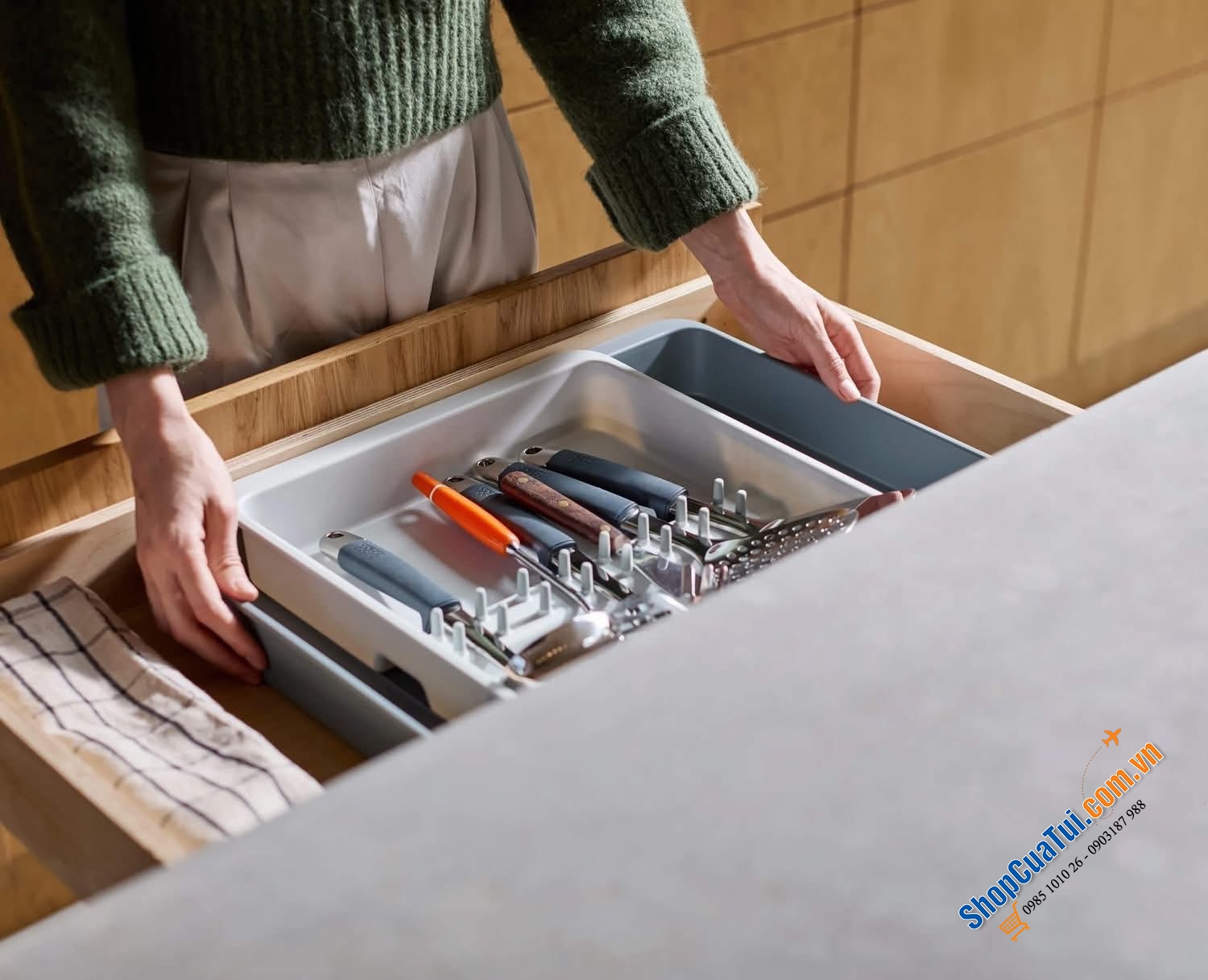 Khay đựng dụng cụ nhà bếp nới rộng Joseph Joseph 8500017.