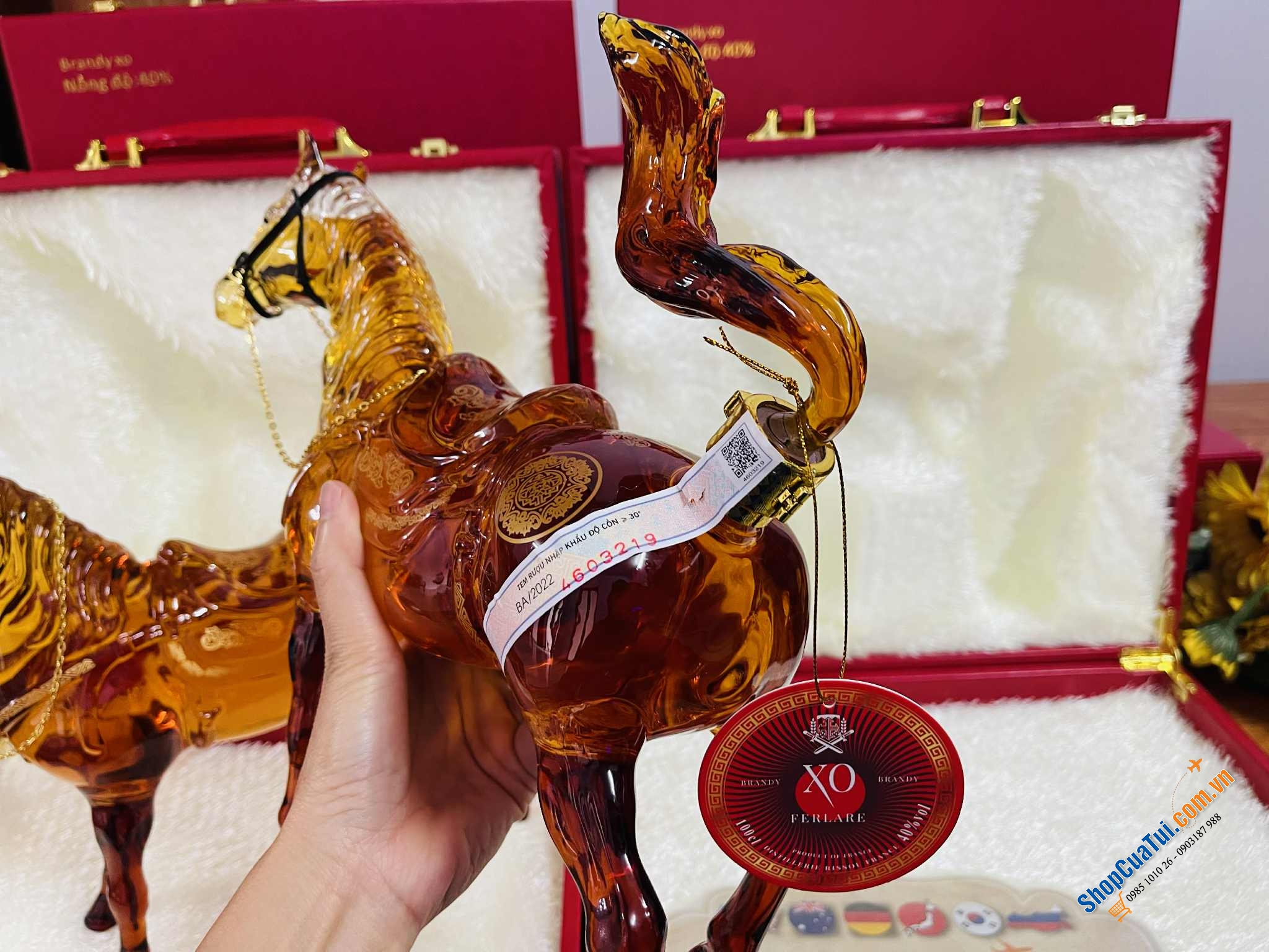RƯỢU NGỰA PHONG THUỶ 1 LÍT - mã đáo thành công – sức mạnh, tốc độ và danh vọng, quà tết Giáp Ngọ 2026 tài lộc, thăng tiến (mẫu hộp nỉ)