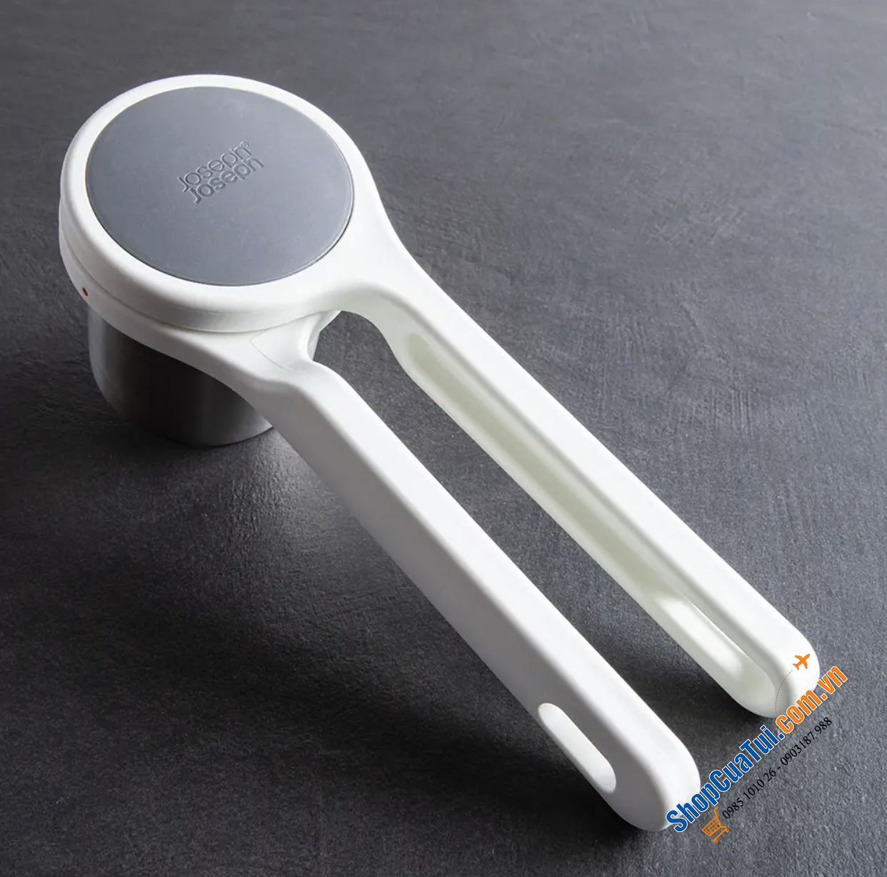 DỤNG CỤ NGHIỀN KHOAI TÂY JOSEPH JOSEPH HELIX 20100 – xoay nhẹ là mịn liền.