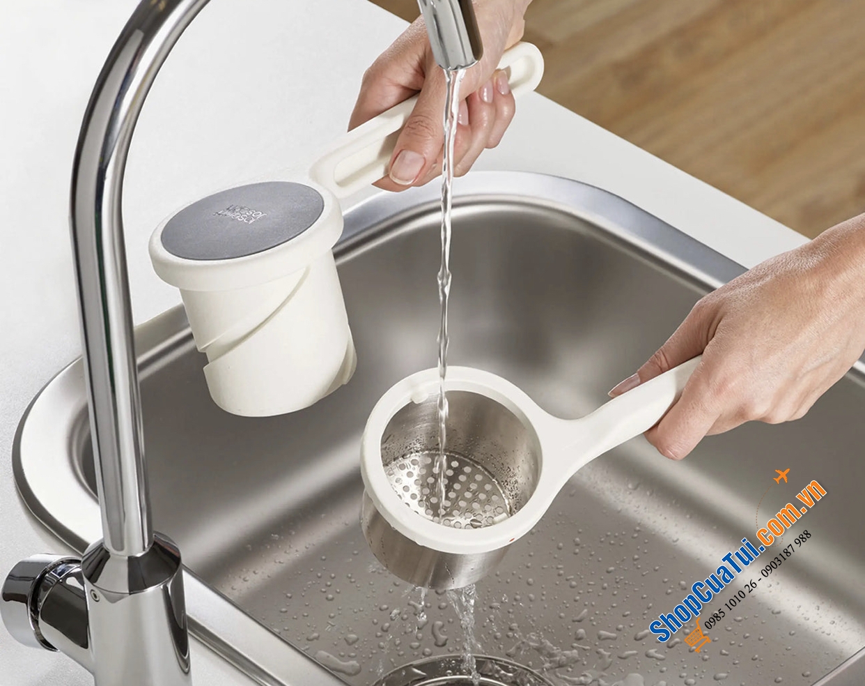 DỤNG CỤ NGHIỀN KHOAI TÂY JOSEPH JOSEPH HELIX 20100 – xoay nhẹ là mịn liền.