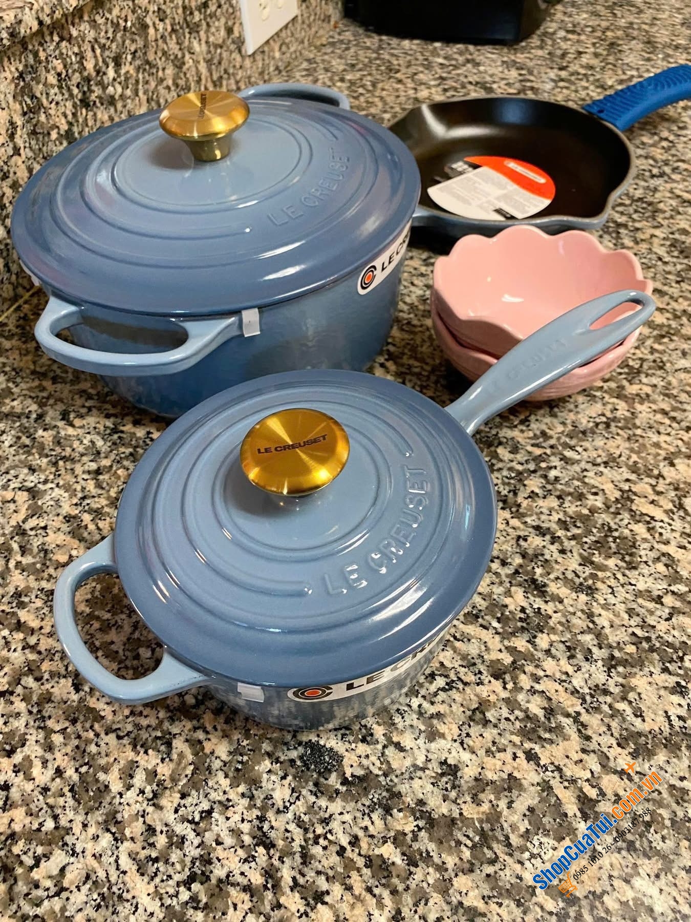 Quánh Le creuset Mini sauce pan 16cm màu chambray và agave xanh – nhỏ mà sang xuất sắc.