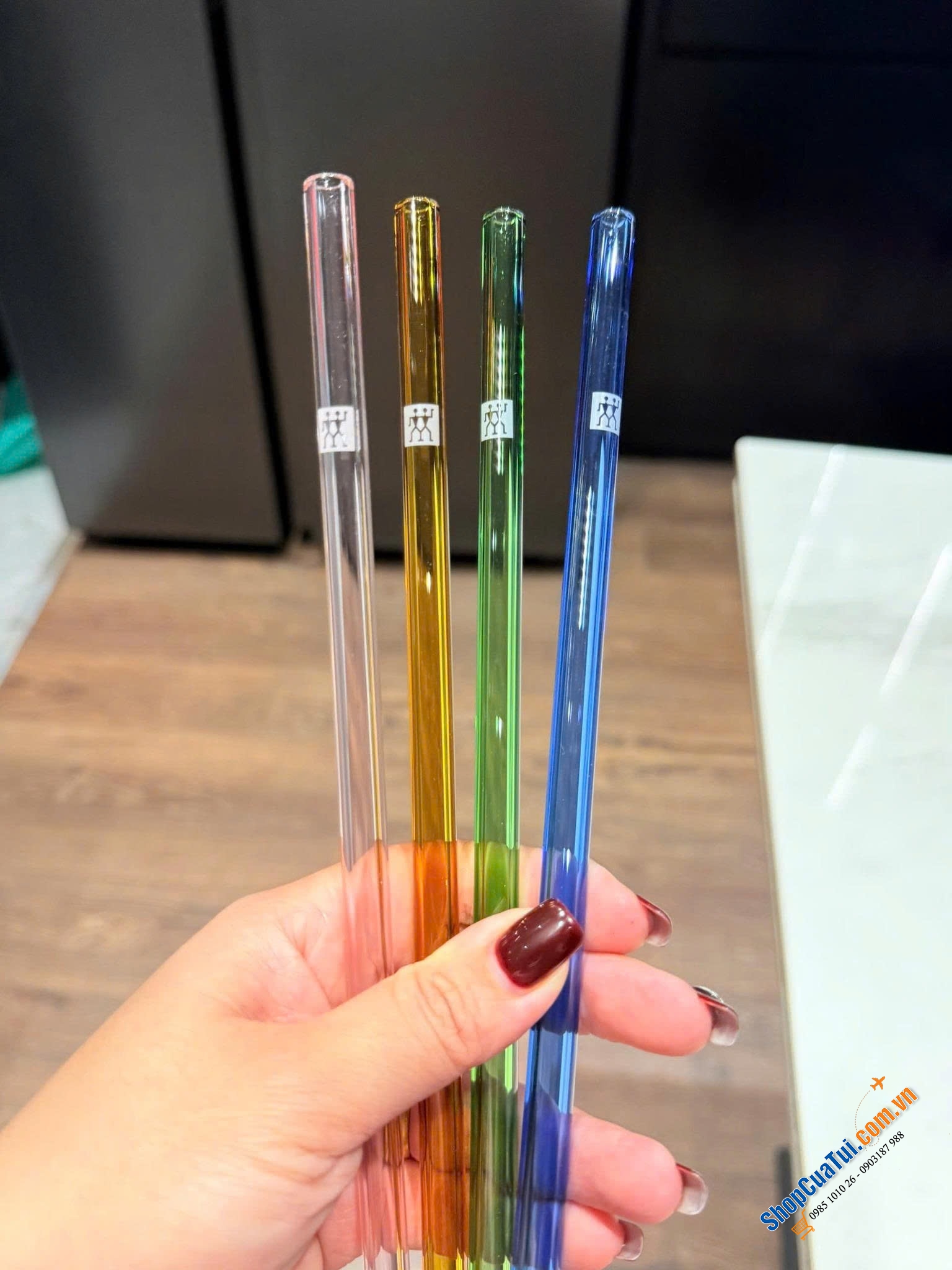 Set 4 ống hút Zwilling sắc màu ống thẳng kèm chổi.