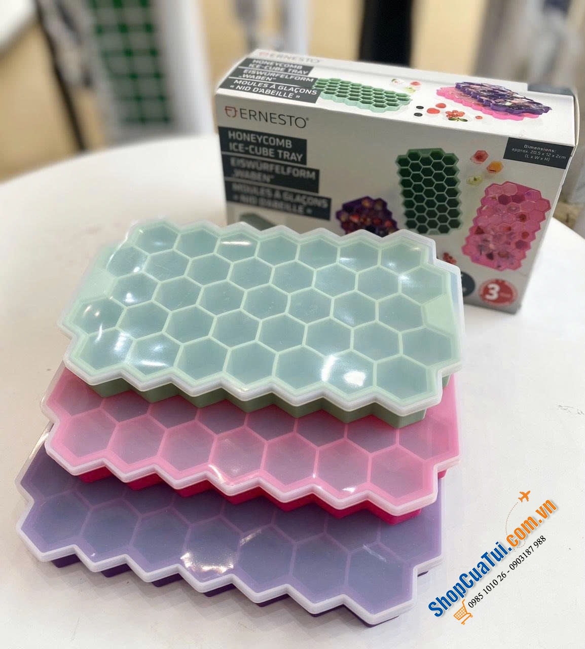 Khay làm đá Ernesto.