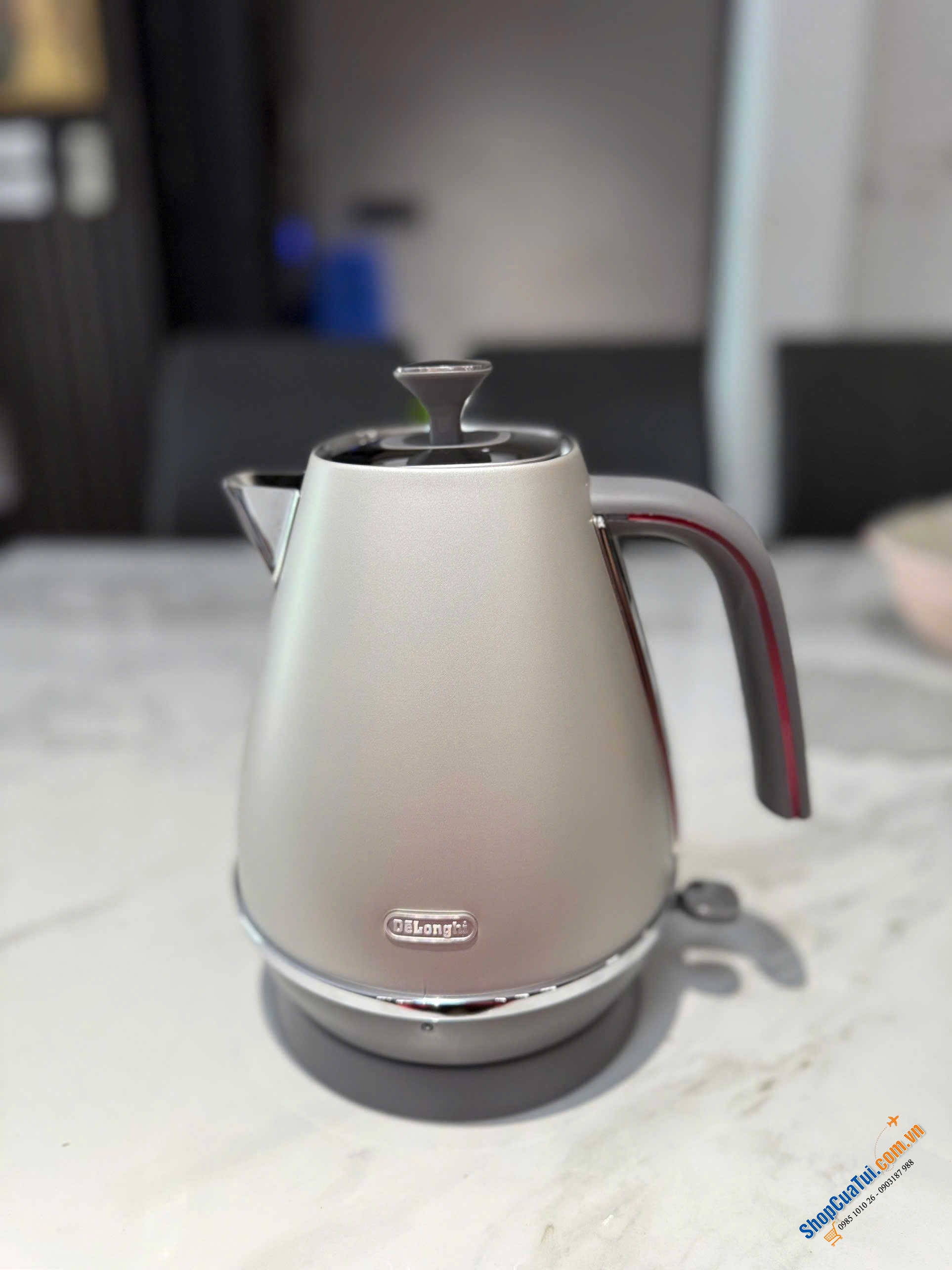 Ấm siêu tốc De\\\'Longhi Distinta Flair 1,7L KBI2001.S Finesse Silver.