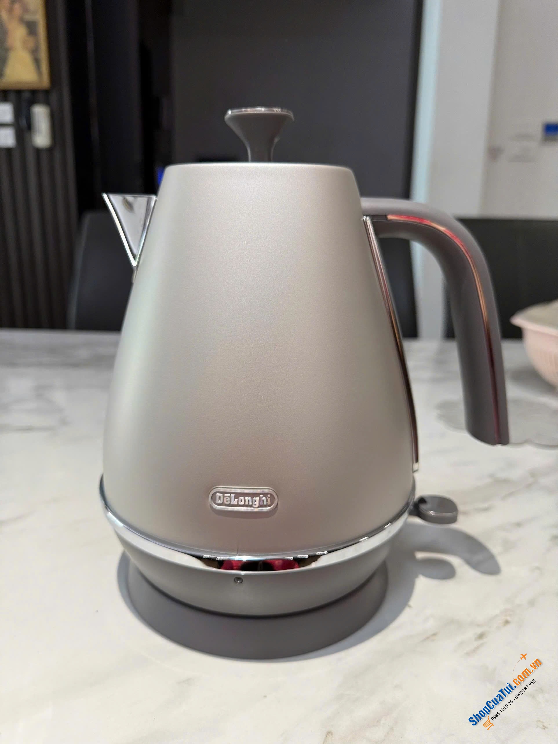 Ấm siêu tốc De\\\'Longhi Distinta Flair 1,7L KBI2001.S Finesse Silver.