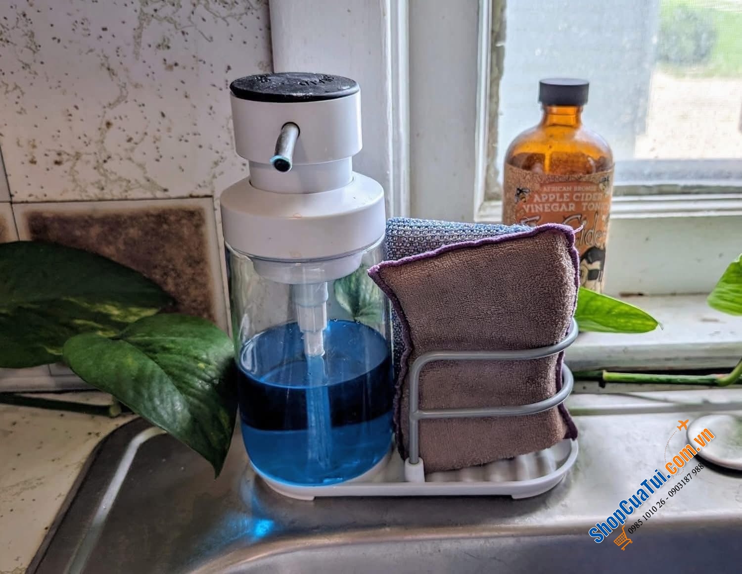 Bình xà phòng KitchenAid kèm khay đựng.