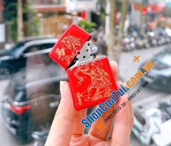 ZIPPO NGỰA VÀNG NỀN ĐỎ SIÊU HIẾM CẬP BẾN.