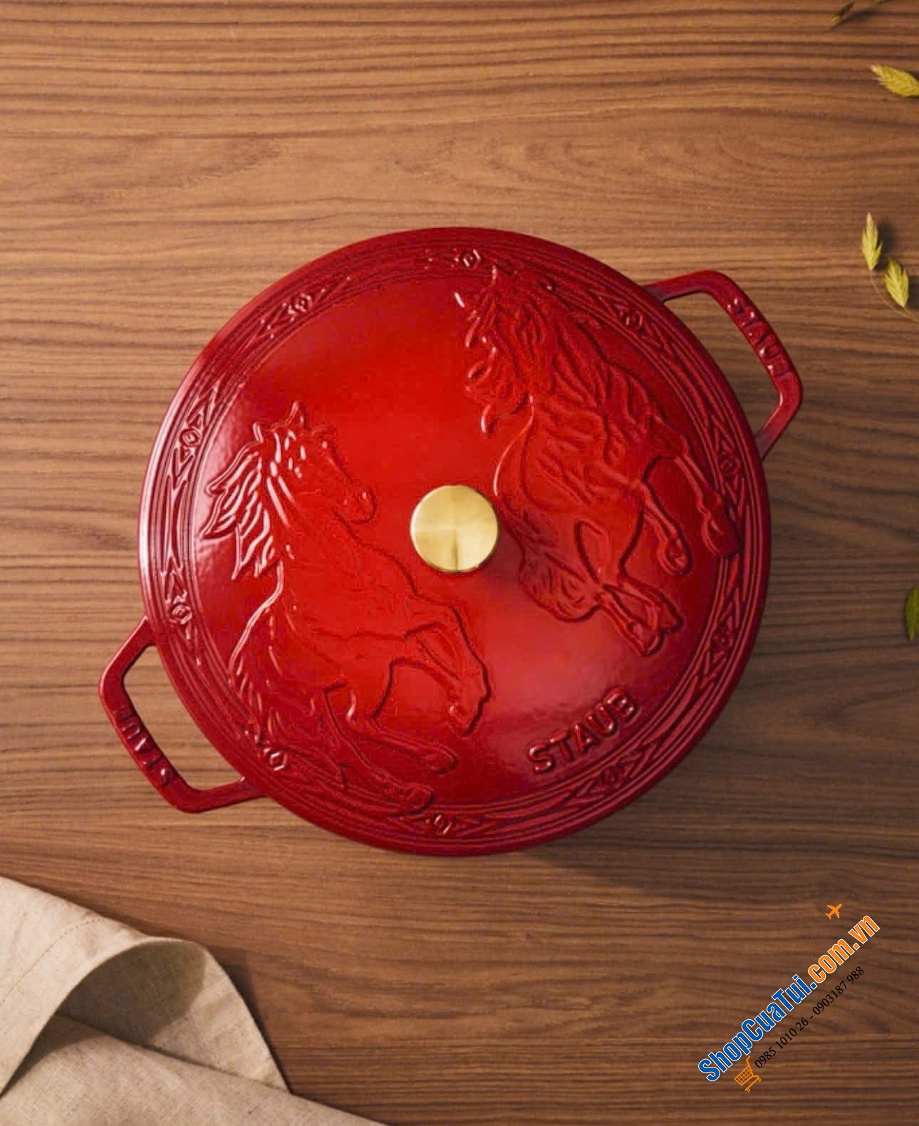 Nồi gang Staub song mã đỏ cherry và đen 26cm.
