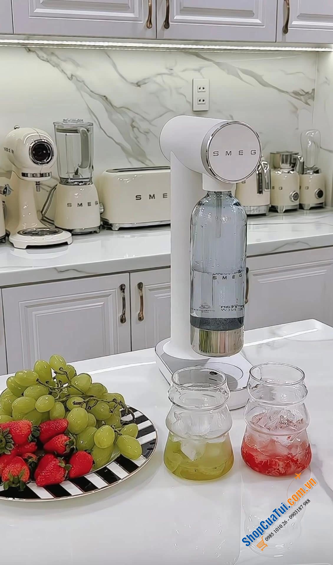 Máy tạo nước có ga không dùng điện SMEG SODA MAKER.