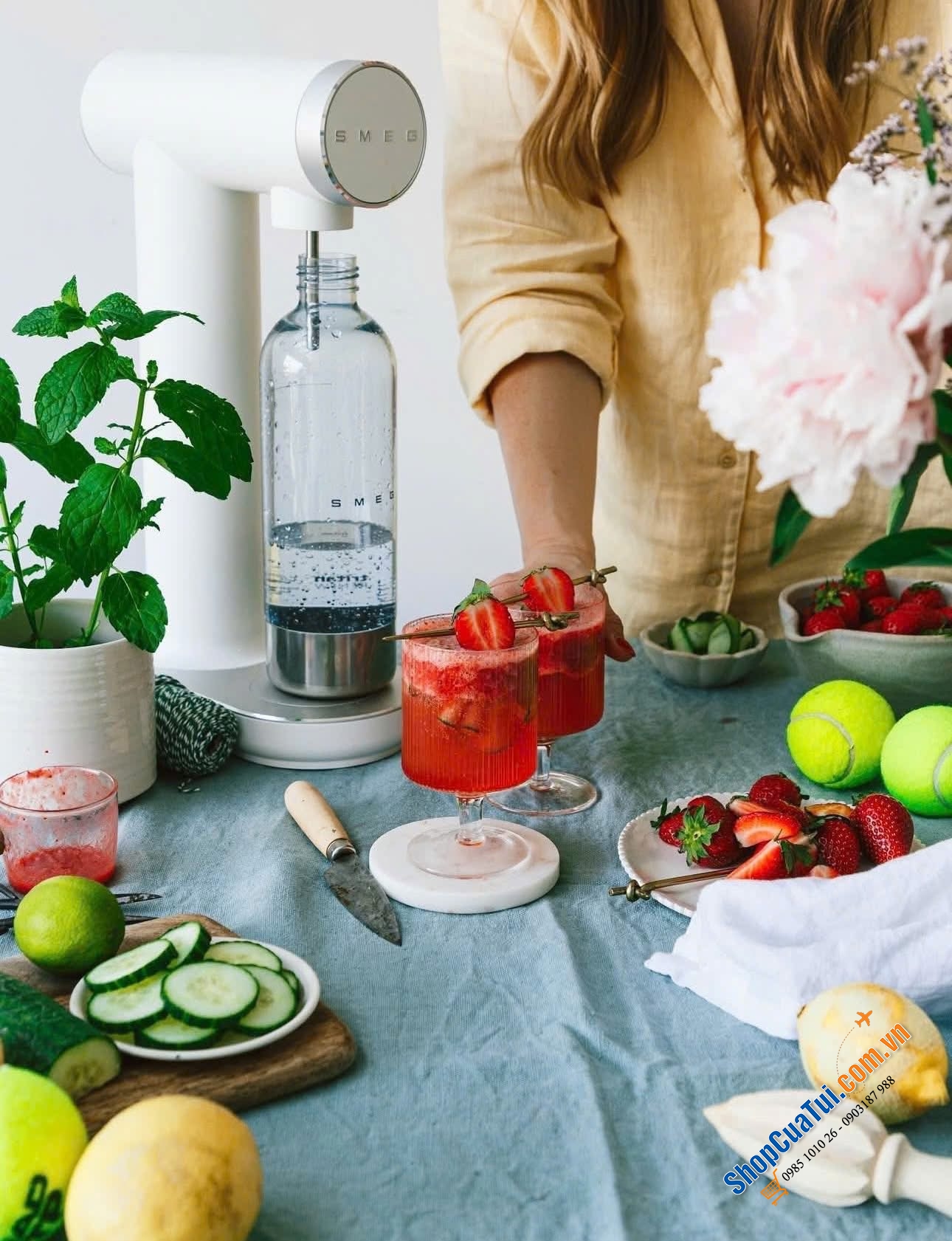 Máy tạo nước có ga không dùng điện SMEG SODA MAKER.