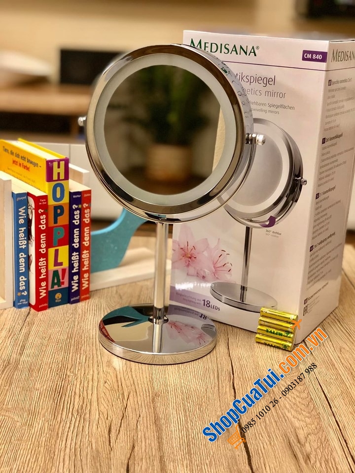 Gương trang điểm Medisana 2 in 1với 2 mặt gương: 1 mặt gương thường, 1 mặt gương phóng đại lên x5 lần (soi rõ từng mm trên mặt