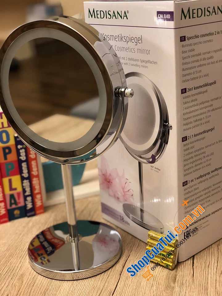 Gương trang điểm Medisana 2 in 1với 2 mặt gương: 1 mặt gương thường, 1 mặt gương phóng đại lên x5 lần (soi rõ từng mm trên mặt