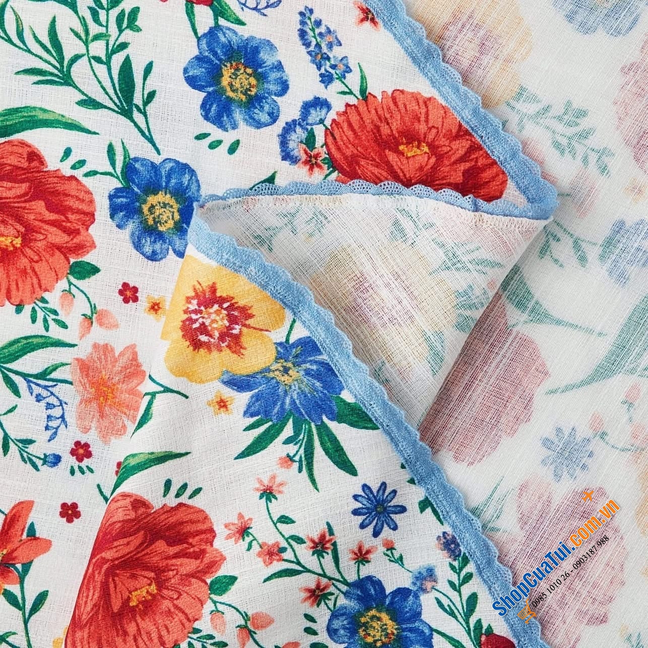 Khăn trải bàn tròn The Pioneer Woman Flowering Frontier đường kính 177,8cm.