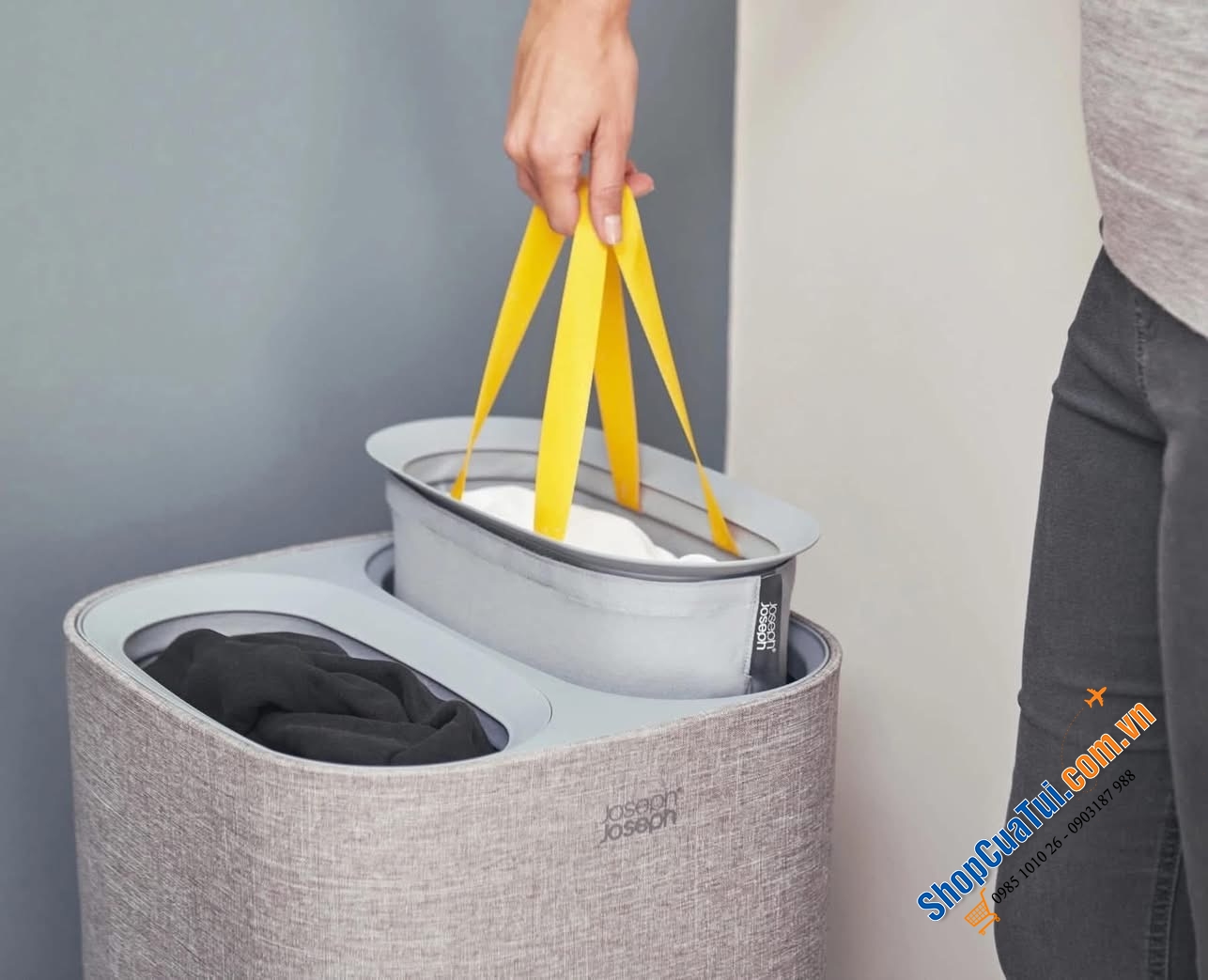 Thùng đựng đồ giặt Joseph Joseph 50003 Tota 90L màu xám.