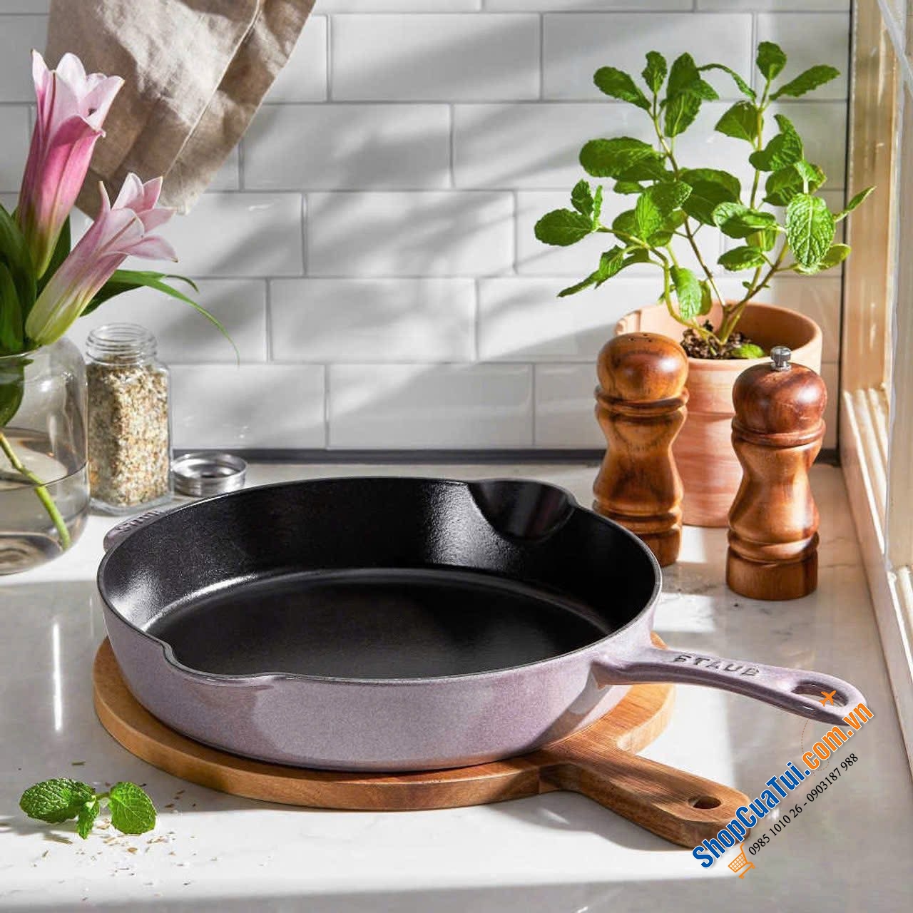 CHẢO GANG STAUB frying pan 22cm có tay cầm phụ - MADE IN FRANCE