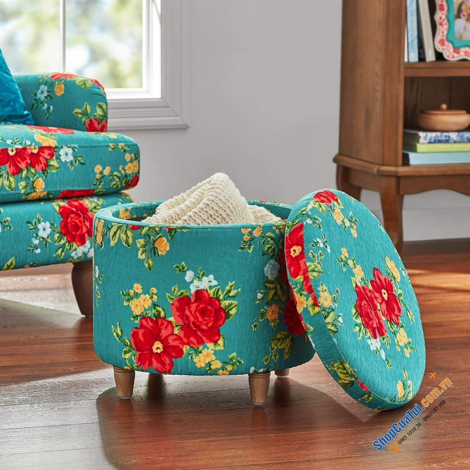 Đôn tròn kiêm hộp đựng đồ The Pioneer Woman Vintage Floral Round Storage Ottoman.