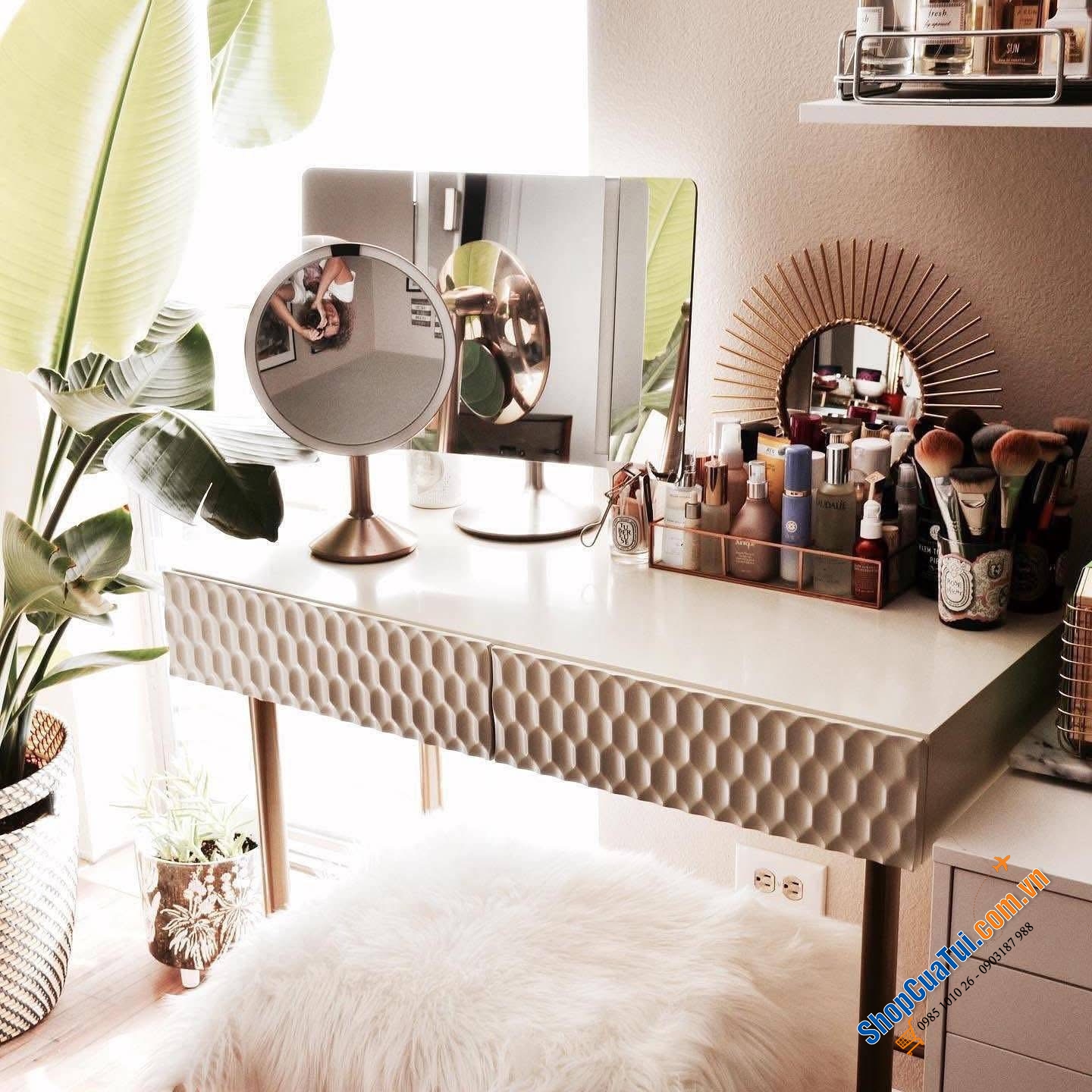 Gương trang điểm cảm ứng cao cấp Simplehuman.