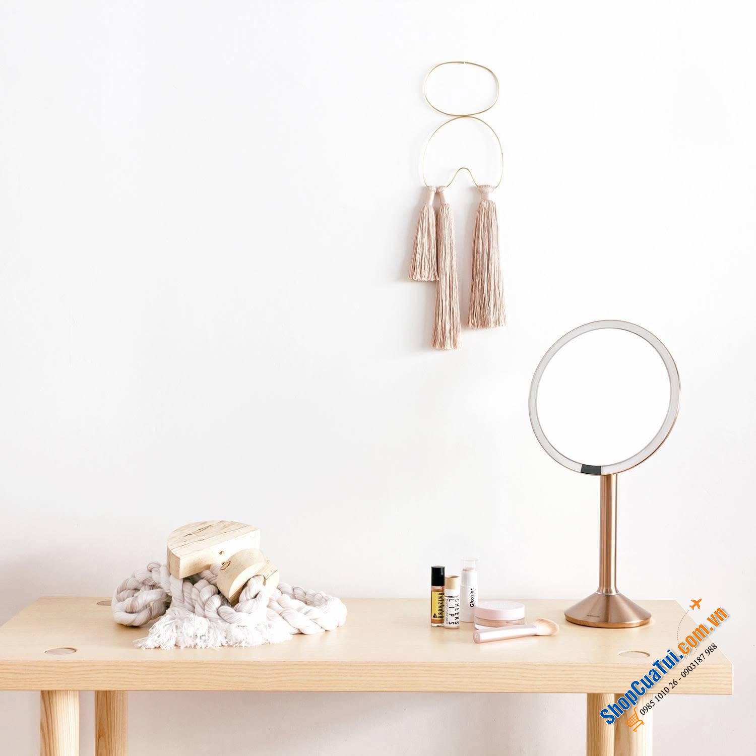 Gương trang điểm cảm ứng cao cấp Simplehuman.