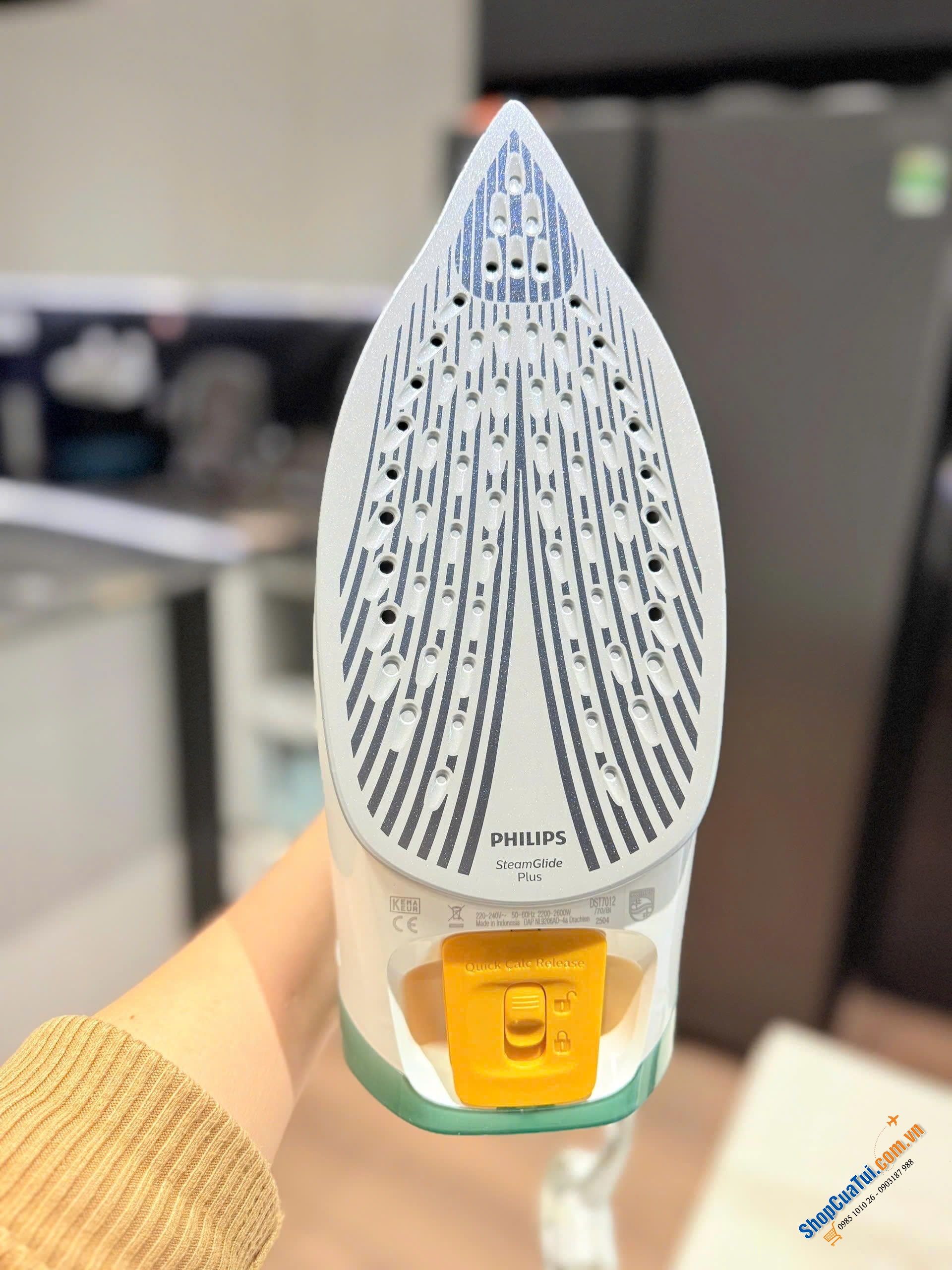 Bàn là Philips 7000 Series DST 7012/70 SteamGlide Plus 2600W.