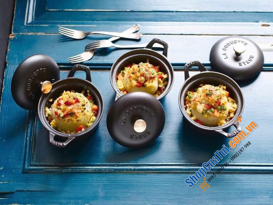 Nồi tai vểnh 12cm màu đen của Staub.