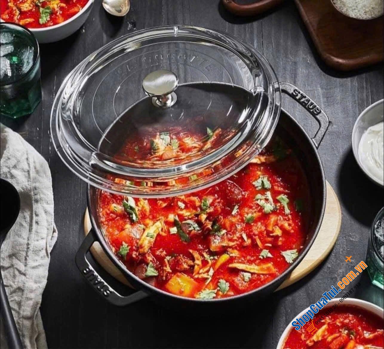 NỒI GANG STAUB 24cm vung kính kèm xửng hấp - vàng mù tạt, graphite xám.
