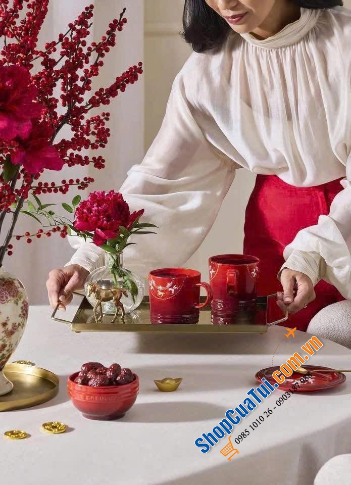 Trọn bộ bàn ăn 14 món Le Creuset năm con ngựa.