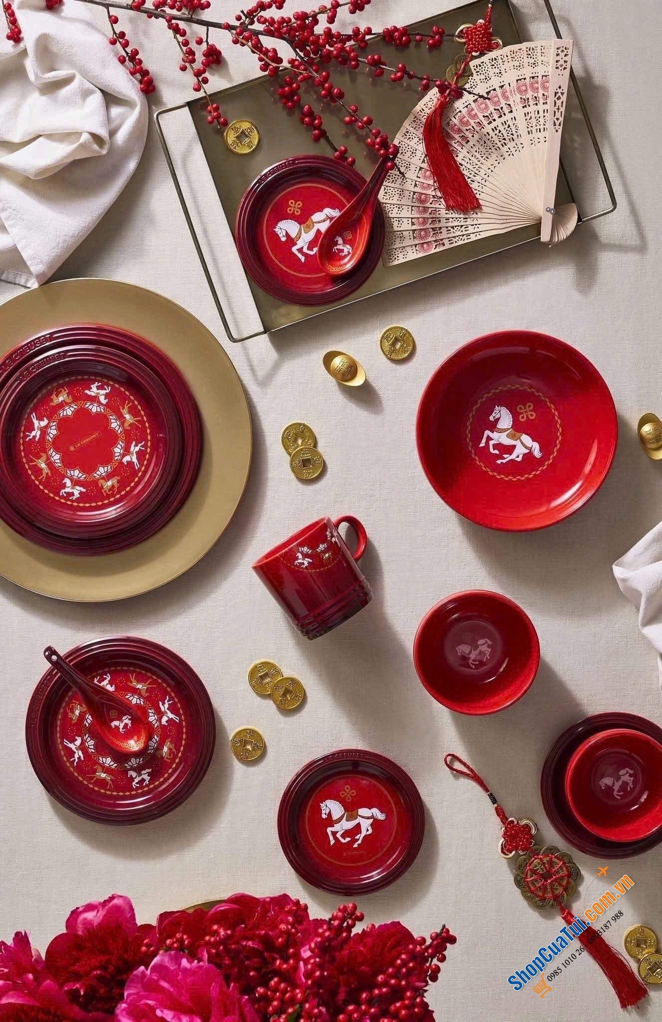 Trọn bộ bàn ăn 14 món Le Creuset năm con ngựa.