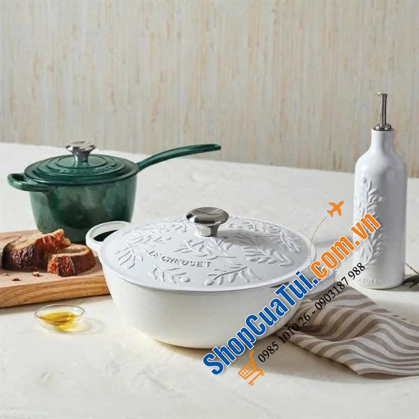 Nồi sâu lòng Le Creuset sz 28cm hoạ tiết hoa lá cành trắng tinh khôi.