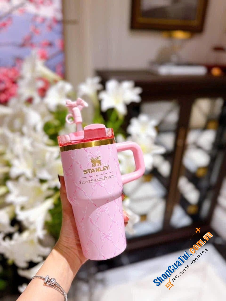 Ly nước \\\"siêu giữ nhiệt\\\" STANLEY ly hàng hiệu đi đâu cũng bắt gặp.