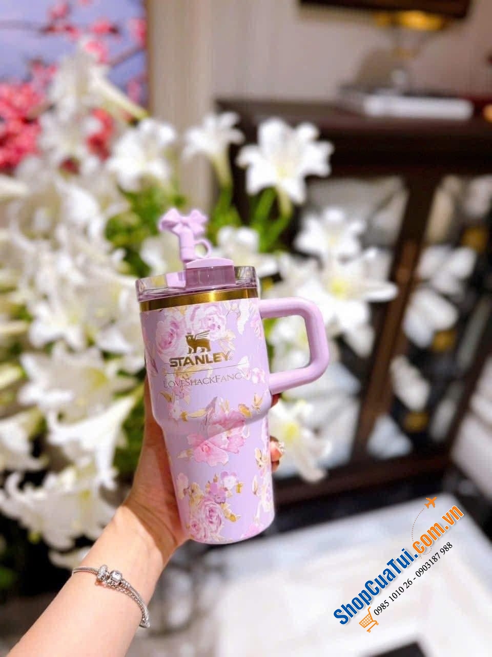Ly nước \\\"siêu giữ nhiệt\\\" STANLEY ly hàng hiệu đi đâu cũng bắt gặp.
