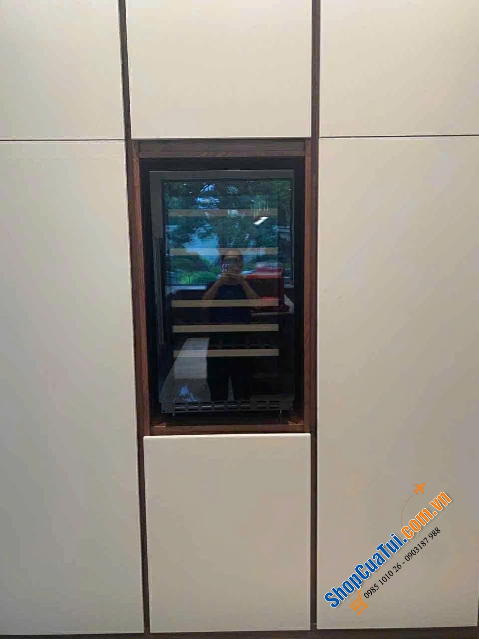 Tủ rượu vang mQuvée WineCave 800 50D Fullglass Black 46 chai âm tường.