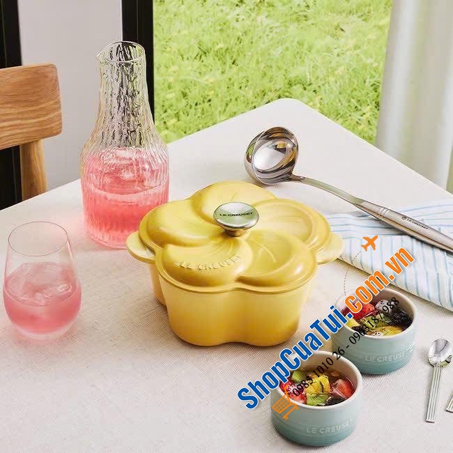 Nồi gang Le Creuset Petal 20cm – điểm nhấn hoàn hảo cho căn bếp tinh tế.
