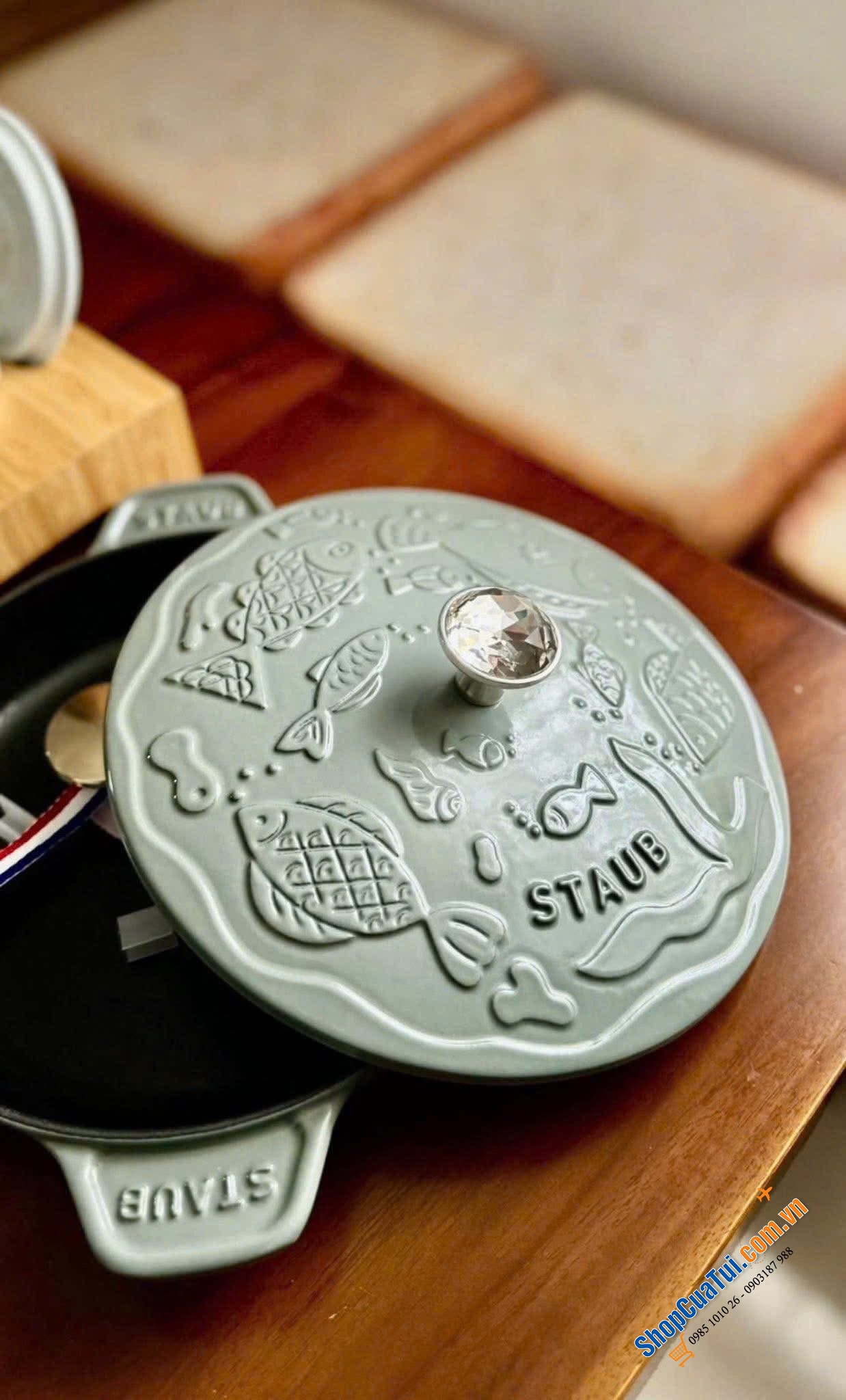 Chảo tròn 20cm và nồi oval 23cm xanh bạch đàn.