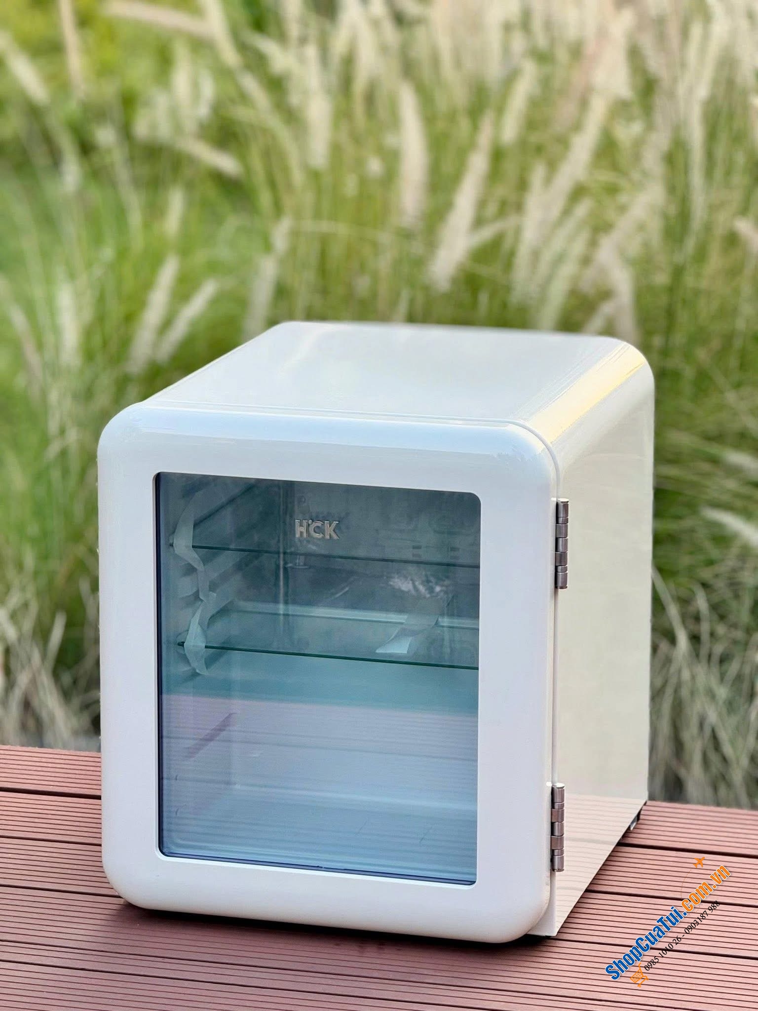 Tủ lạnh HCK 48L SC-46R-S mini retro vừa đựng mỹ phẩm – vừa giữ lạnh đồ uống – lại còn decor siêu đẹp.