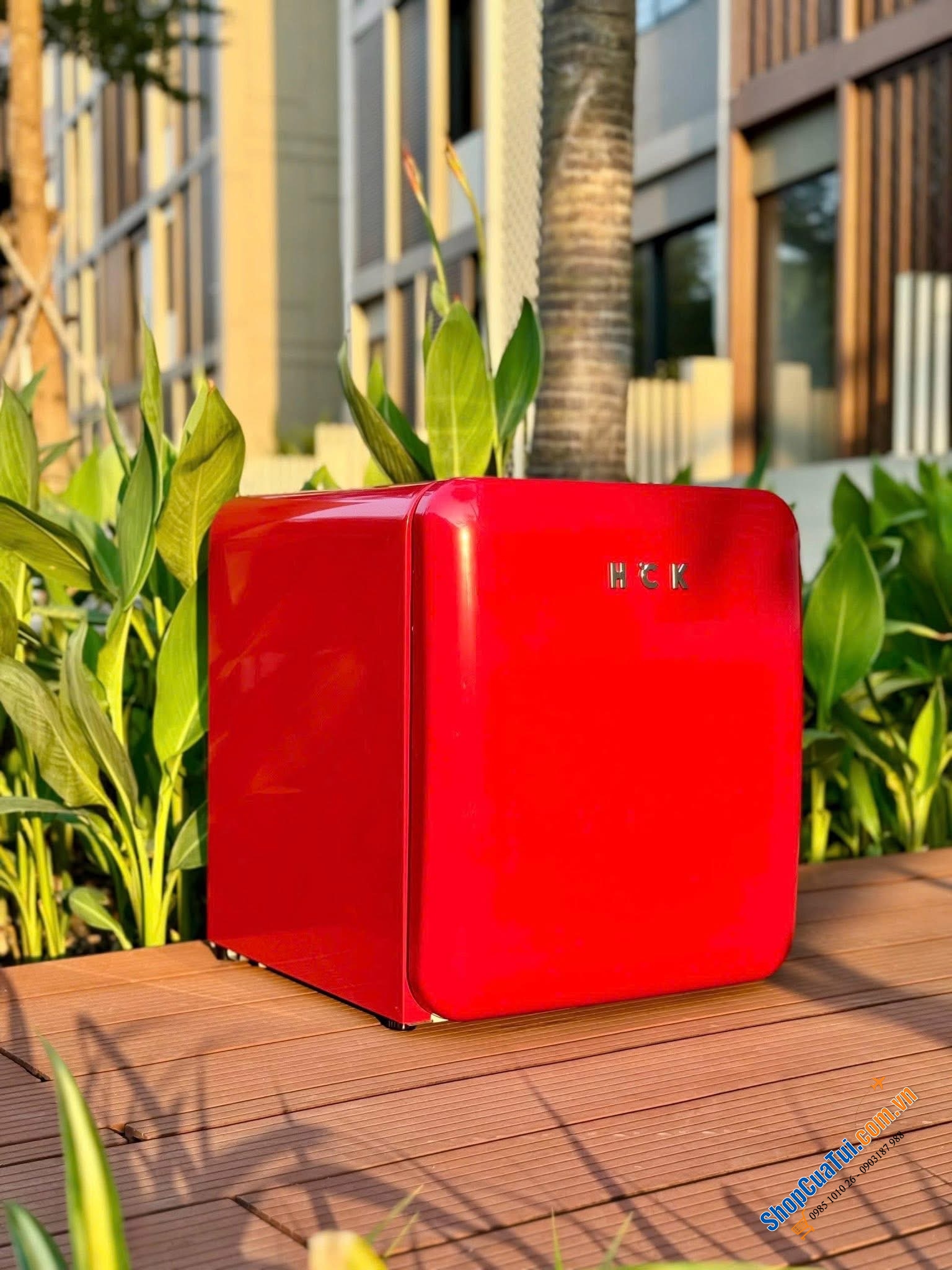 Tủ lạnh HCK 48L SC-46R-S mini retro vừa đựng mỹ phẩm – vừa giữ lạnh đồ uống – lại còn decor siêu đẹp.