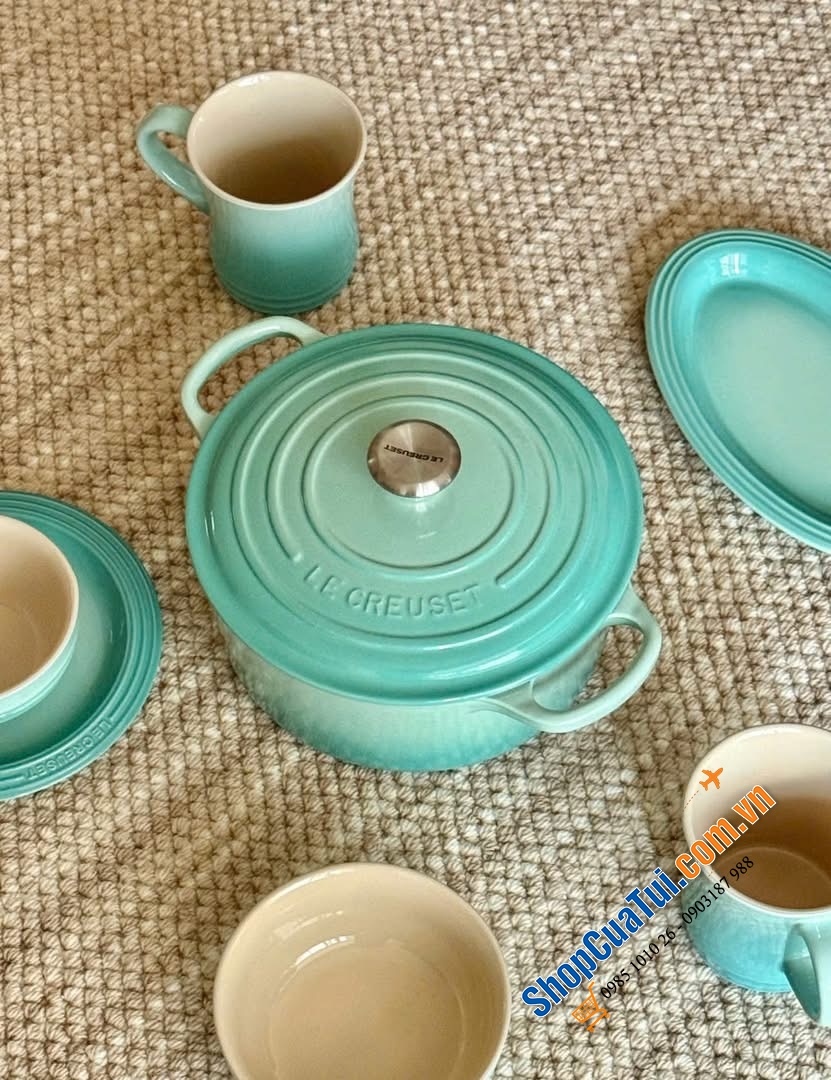 Chiếc nồi \\\"vạn người mê\\\" Le Creuset Cool Mint 20cm đã có mặt để làm bừng sáng không gian của bạn.
