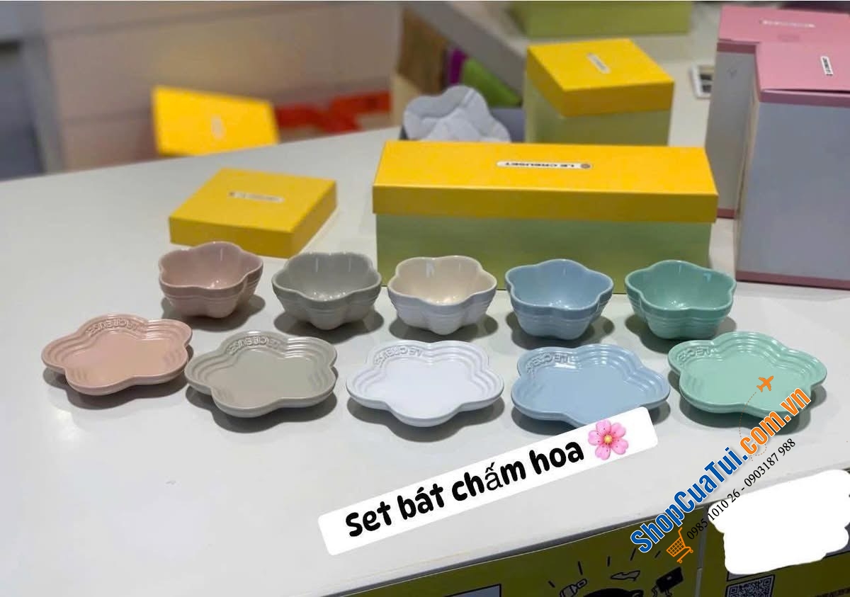 Set bát chấm hoa Le Creuset 8cm – nhỏ xinh.