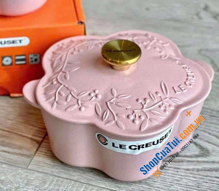 Nồi Le Creuset Màu sugar pink.