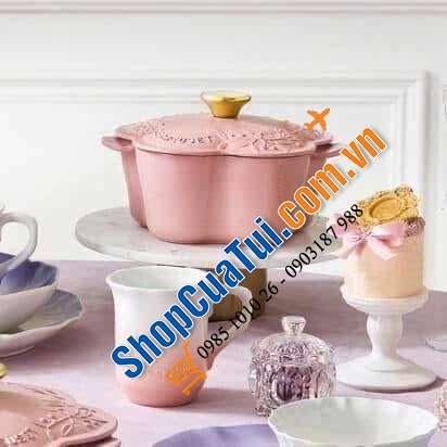 Nồi Le Creuset Màu sugar pink.