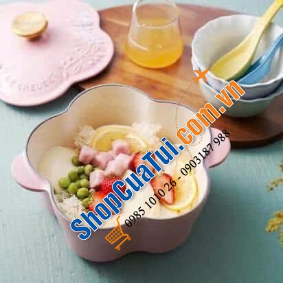 Nồi Le Creuset Màu sugar pink.