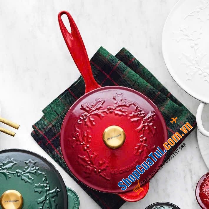 Chiếc chảo  Le Creuset Holly Signature Skillet 21cm – biểu tượng của đẳng cấp bếp Âu.