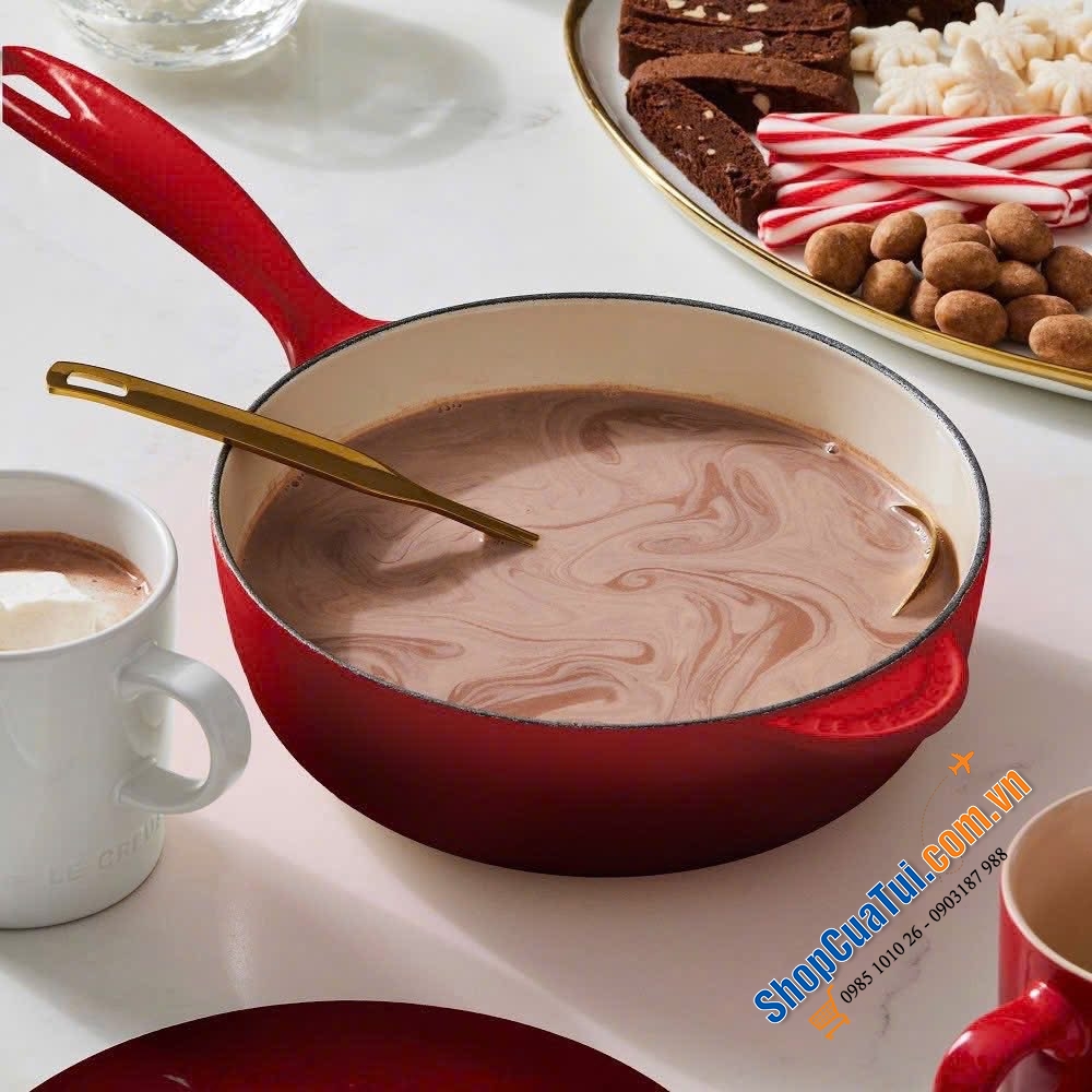 Chiếc chảo  Le Creuset Holly Signature Skillet 21cm – biểu tượng của đẳng cấp bếp Âu.