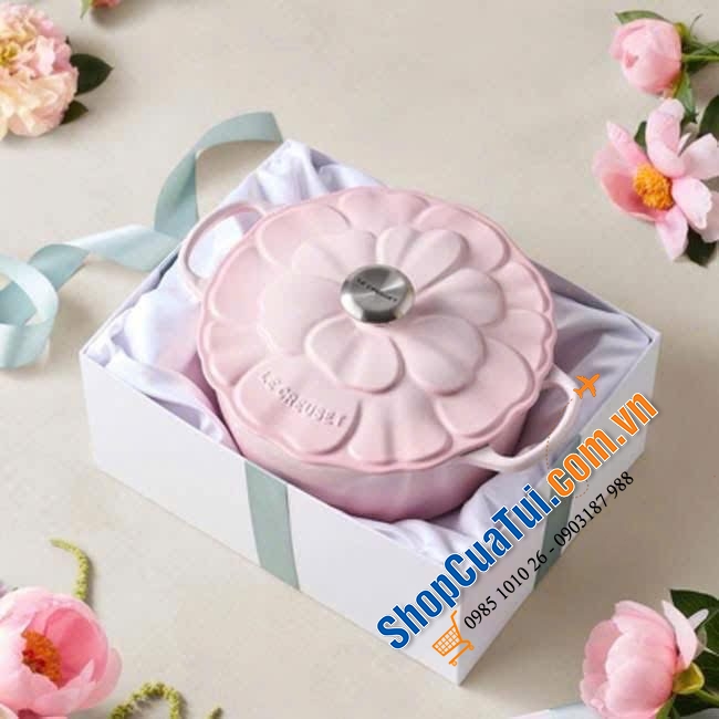 Nồi cánh hoa Le Creuset.