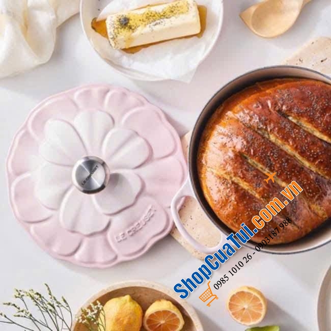 Nồi cánh hoa Le Creuset.
