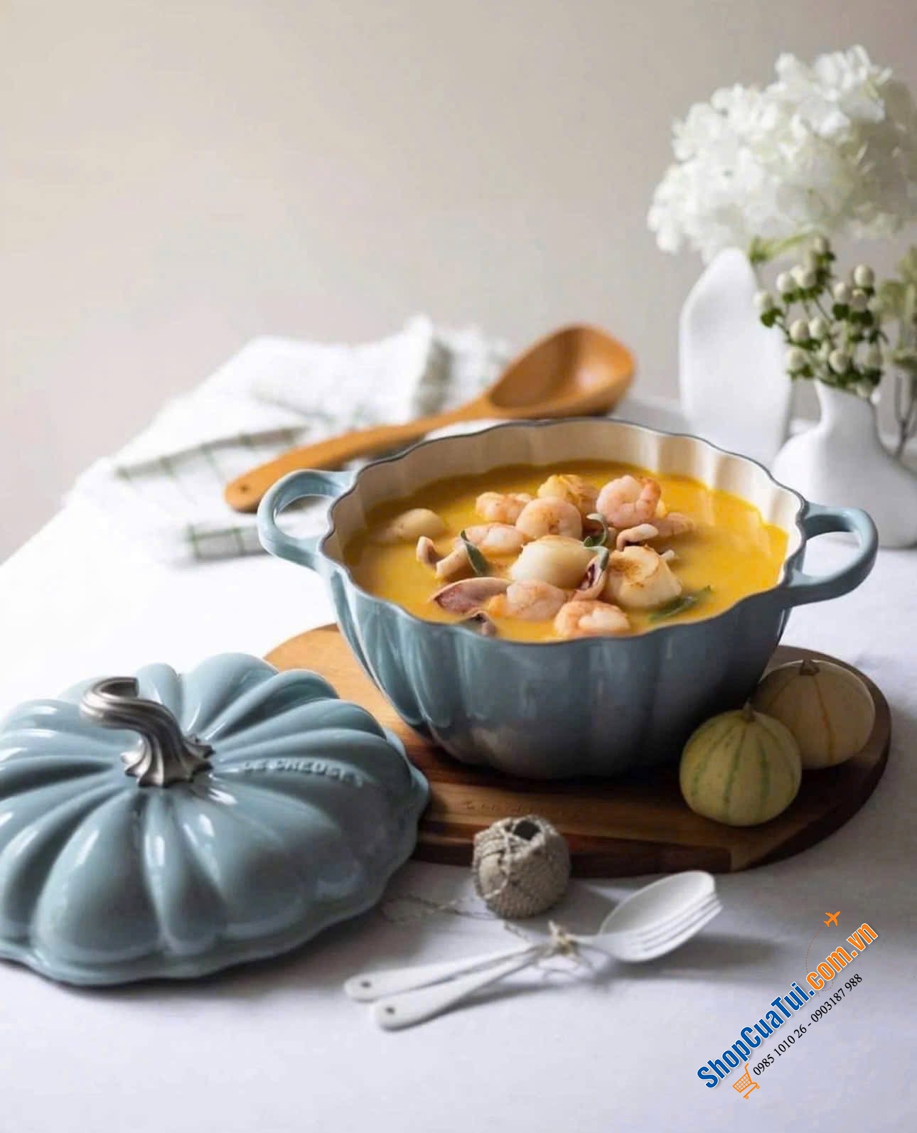 Nồi Le Creuset Phiên bản bí ngô Thyme, sea salt, đen, meringue kem, cam vàng.