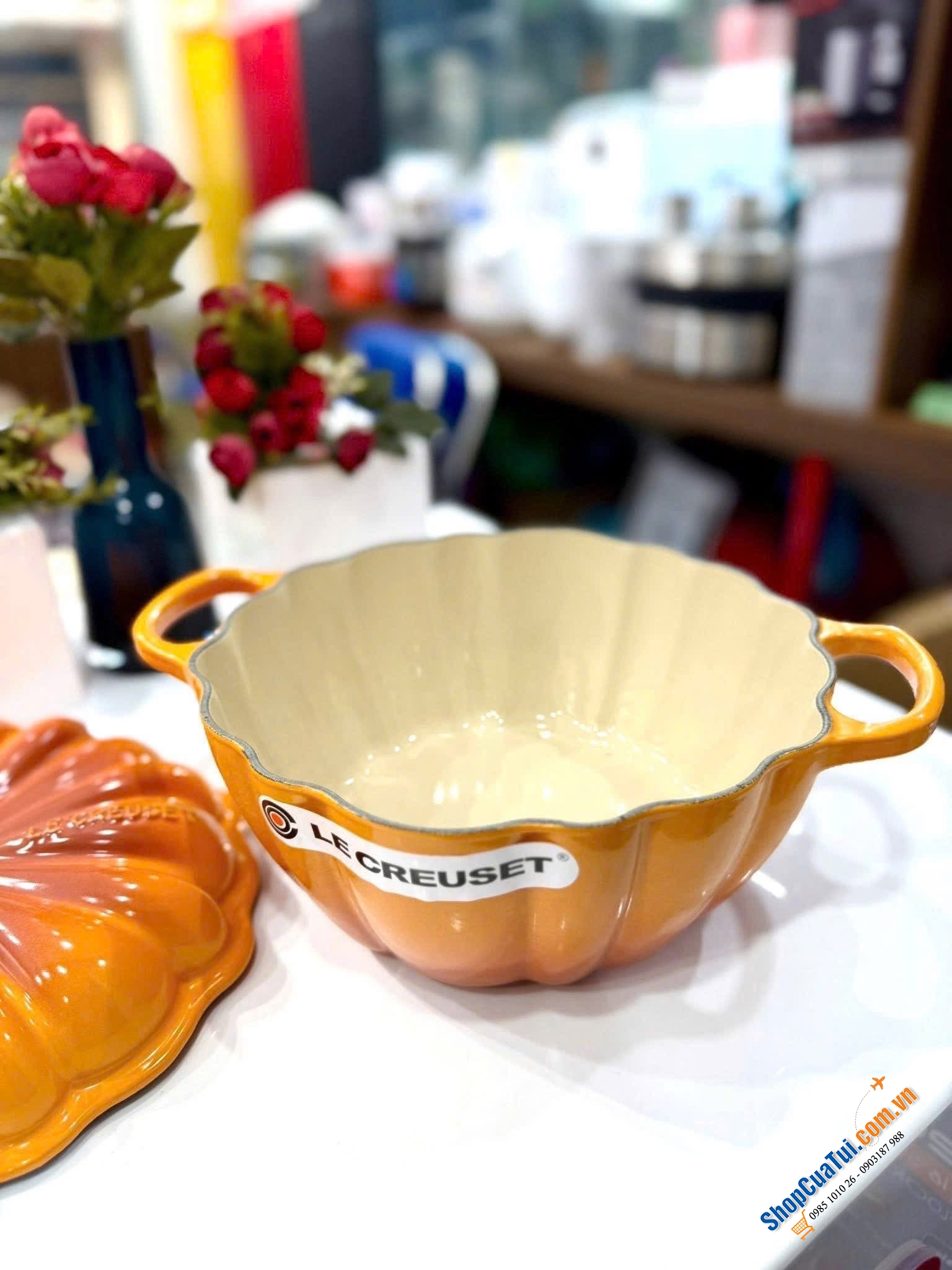 Nồi Le Creuset Phiên bản bí ngô Thyme, sea salt, đen, meringue kem, cam vàng.