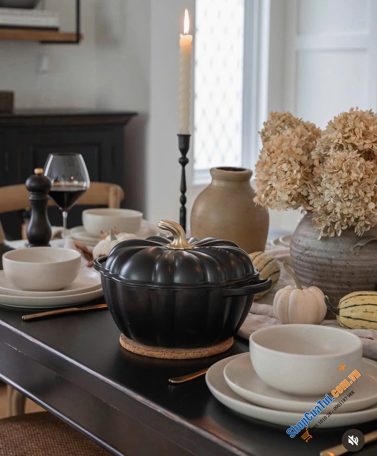 Nồi Le Creuset Phiên bản bí ngô Thyme, sea salt, đen, meringue kem, cam vàng.