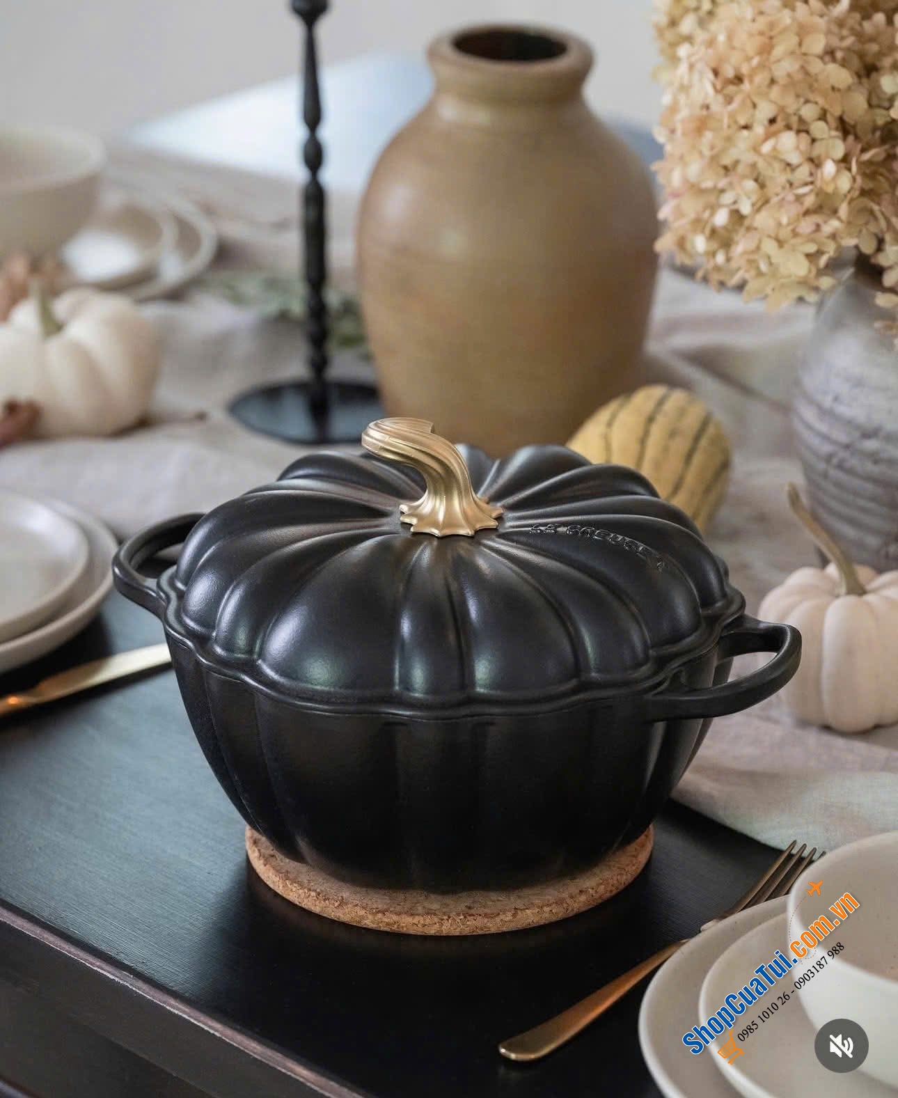 Nồi Le Creuset Phiên bản bí ngô Thyme, sea salt, đen, meringue kem, cam vàng.