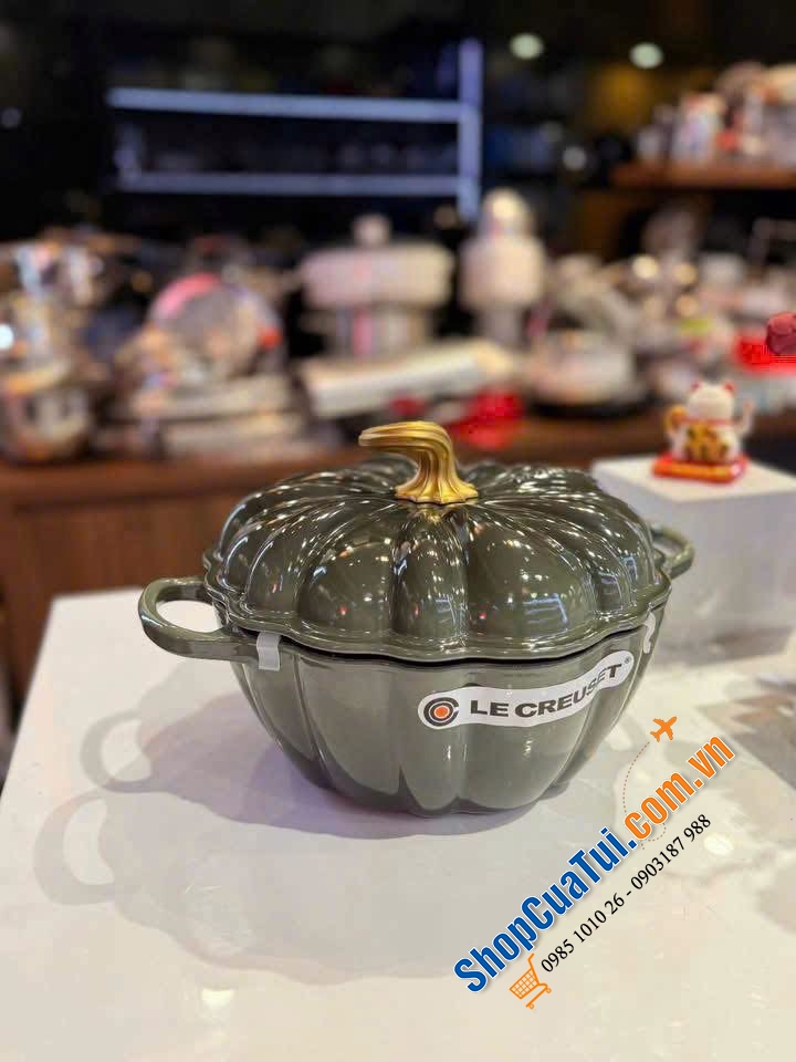 Nồi Le Creuset Phiên bản bí ngô Thyme, sea salt, đen, meringue kem, cam vàng.